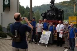 Natürlich nutzen auch viele Besucher die Gelegenheit, sich bei Auhagen vor einer richtigen Dampflok in pose zu bringen.
