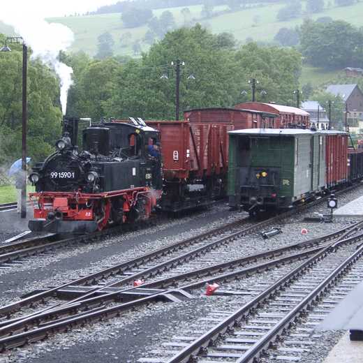 Güterzüge im Bahnhof Steinbach.
