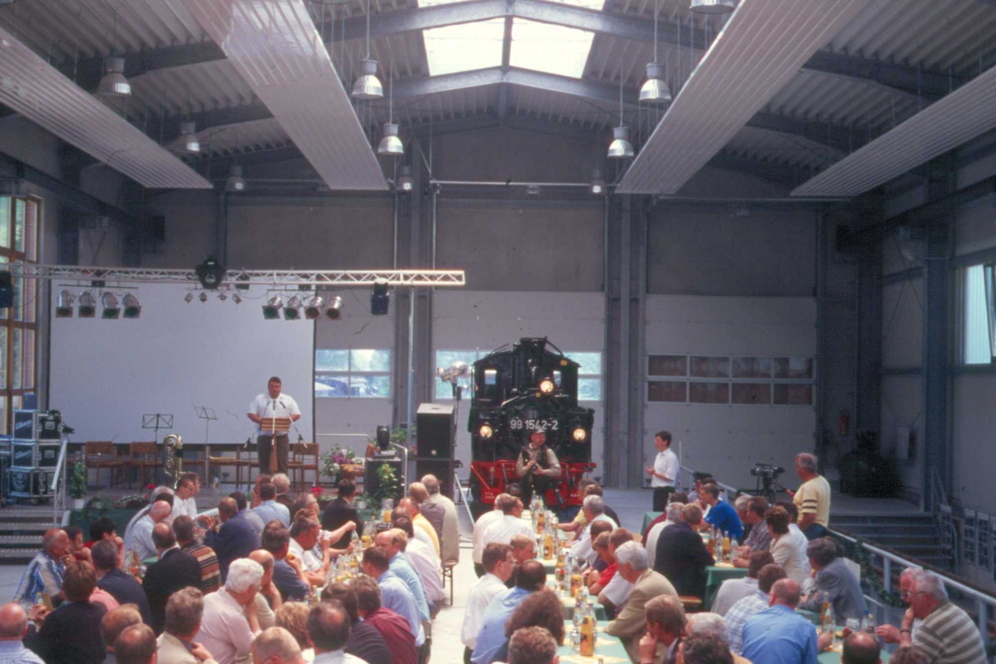 Am 3. Juni 2005 fand die Einweihung der neuen Ausstellungs- und Fahrzeughalle in Schlössel statt.