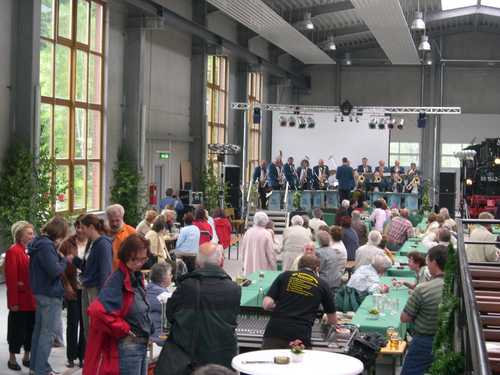 Am Sonnabend-Nachmittag sorgte eine Tschechische Big Band aus Chomutov für gute Laune und Stimmung in der „Partyhalle“