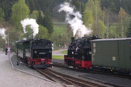 Einfahrt des aus Jöhstadt kommenden Zuges auf Gleis 2 in Schmalzgrube.