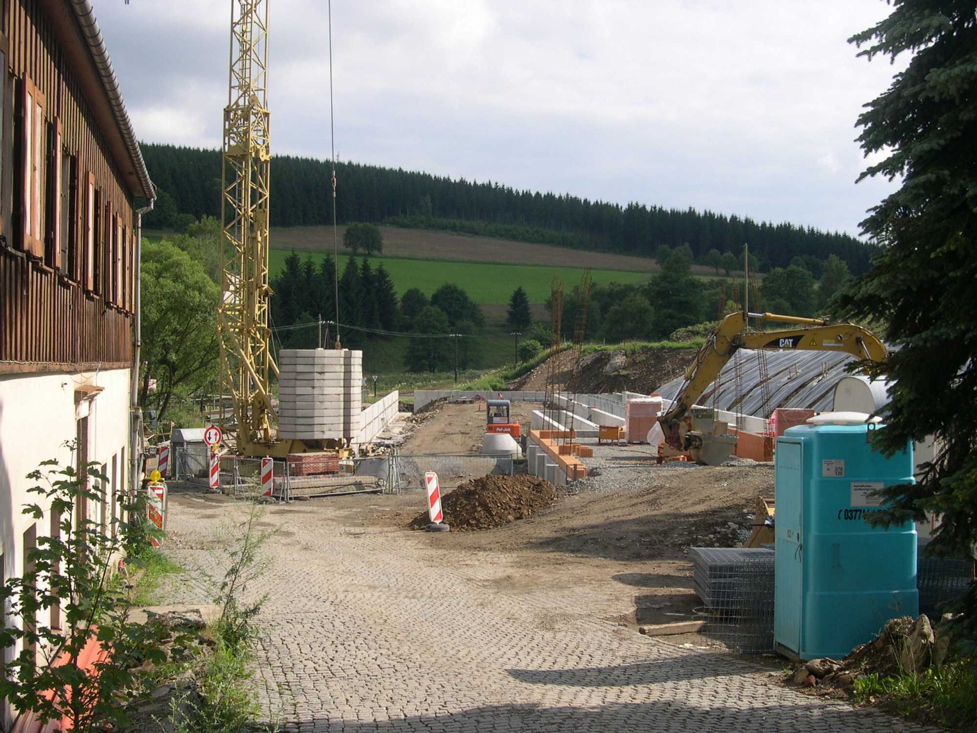 Blick auf die Baustelle von der Einfahrt an der Schlösselstraße aus.