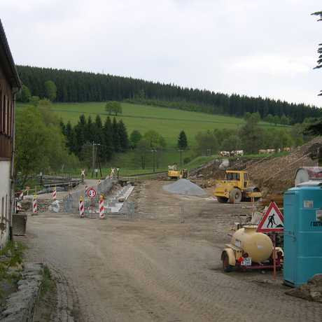 Blick von der Einfahrt von der Schlösselstraße über das Baufeld.