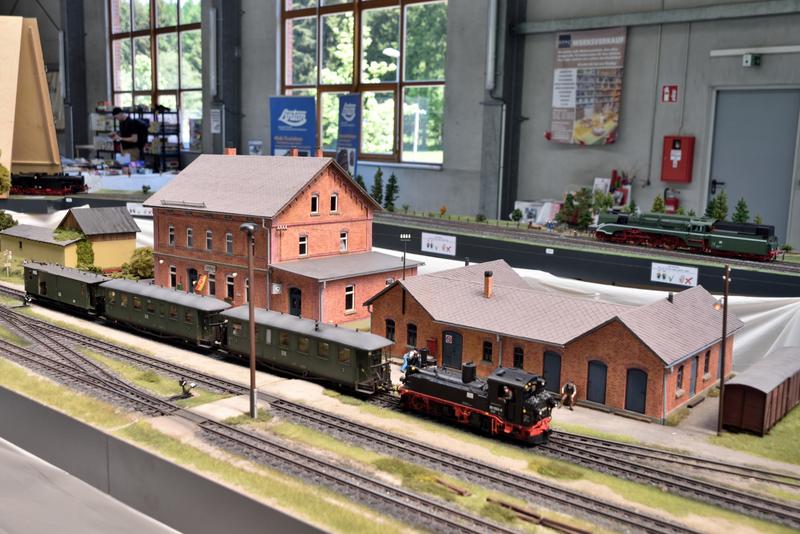 Auch in der Fahrzeughalle gab es den Bahnhof Jöhstadt zu sehen.