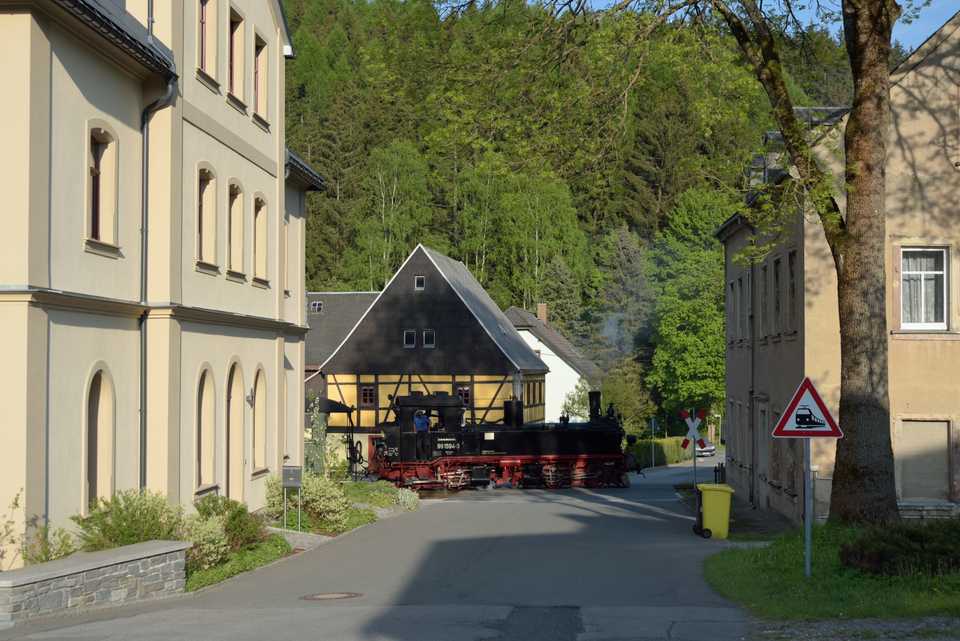 Rangieren am Bahnübergang Dürrenberg in Jöhstadt.