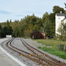 Blick entlang der Gleise im Bahnhof Oberschmiedeberg.
