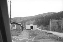 Auf dem ehemaligen Gleisplanum des Bahnhofes Schmalzgrube steht bereits die rohbaufertige Lagerhalle.