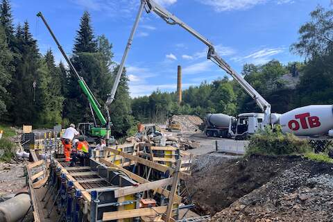 Großeinsatz der Betonmischer. | 26.07.2024 | Foto: Jana Dost Großeinsatz der Betonmischer.