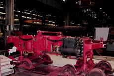 17.11.2003. Im Dampflokwerk Meiningen ist das hintere Drehgestell von 99 1590-1 noch einzeln. Foto: Steffen Buhler