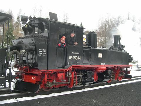 Ostern 2008 - die Kesseluntersuchung ist abgeschlossen und die Lok steht wieder für weitere drei Jahre für den Einsatz auf der Museumsbahn zur Verfügung.