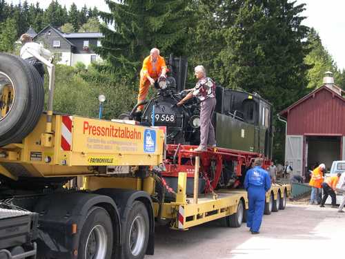 27.08.2003. Ankunft in Carlsfeld - und erstes Fotoshooting, während die Rampe zur Entladung aufgebaut wird. Foto: Jörg Müller