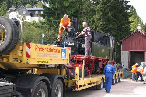 27.08.2003. Ankunft in Carlsfeld - und erstes Fotoshooting, während die Rampe zur Entladung aufgebaut wird. Foto: Jörg Müller